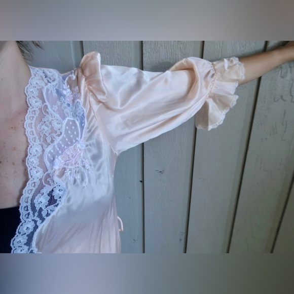 Vintage Pink Robe - Picture 3 of 5